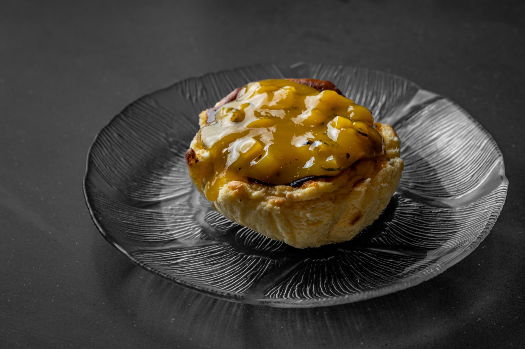 Roasted figs with cream and walnuts